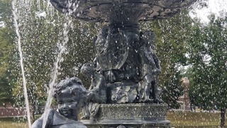 Various photos of the restoration of the fountain