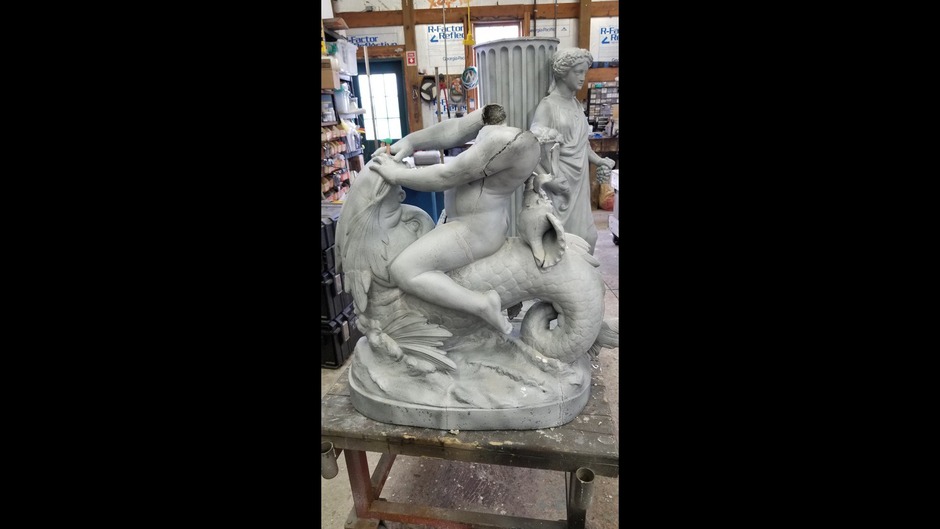 Various photos of the restoration of the fountain