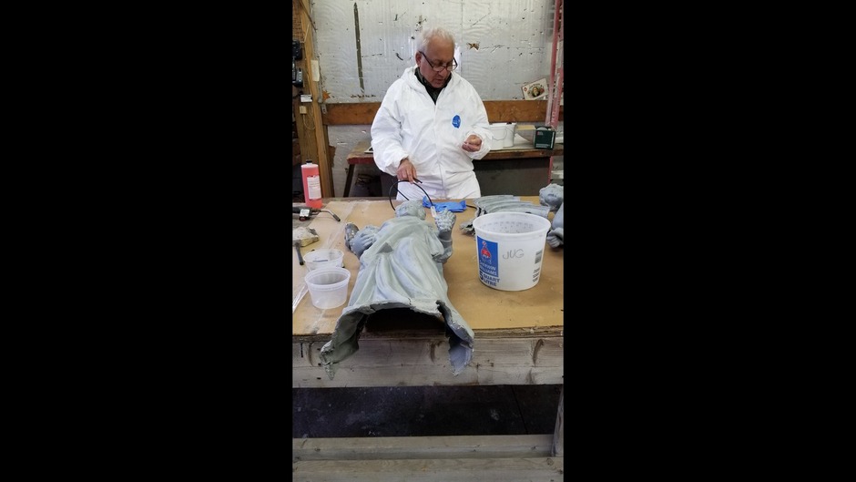 Various photos of the restoration of the fountain