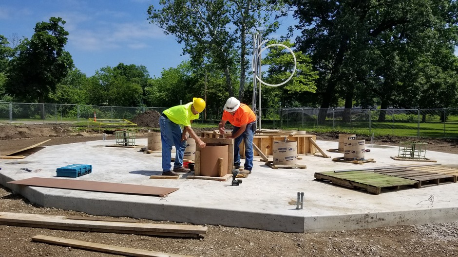 Various photos of the restoration of the fountain