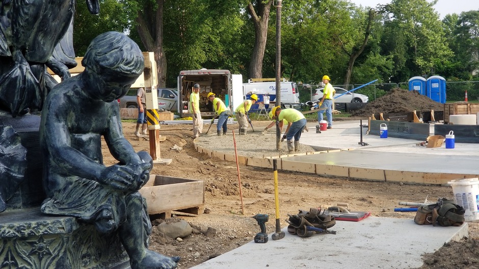 Various photos of the restoration of the fountain