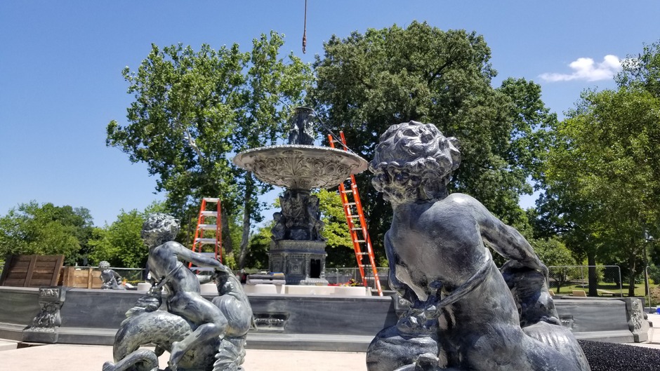 Various photos of the restoration of the fountain