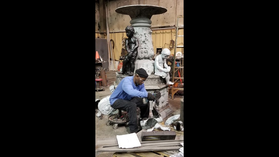 Various photos of the restoration of the fountain